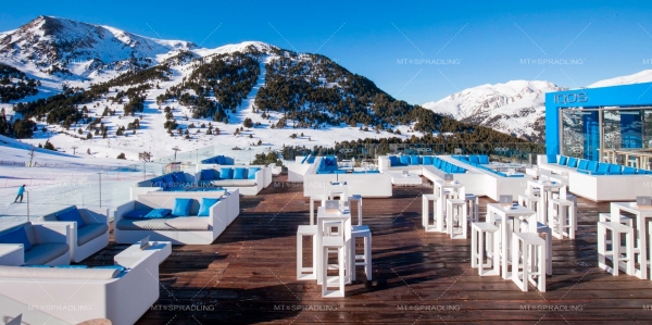 VONDOM | 安道爾比利牛斯山脈的專屬餐廳露臺(tái)