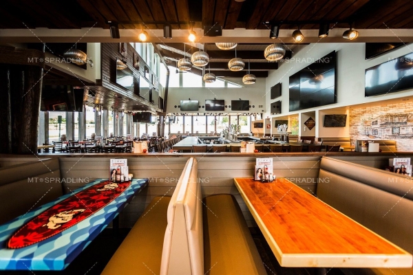  美國(guó)貓頭鷹餐廳