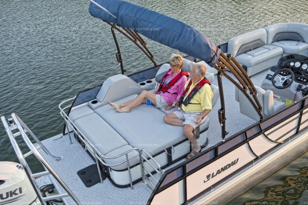 Landau Island Breeze Pontoon